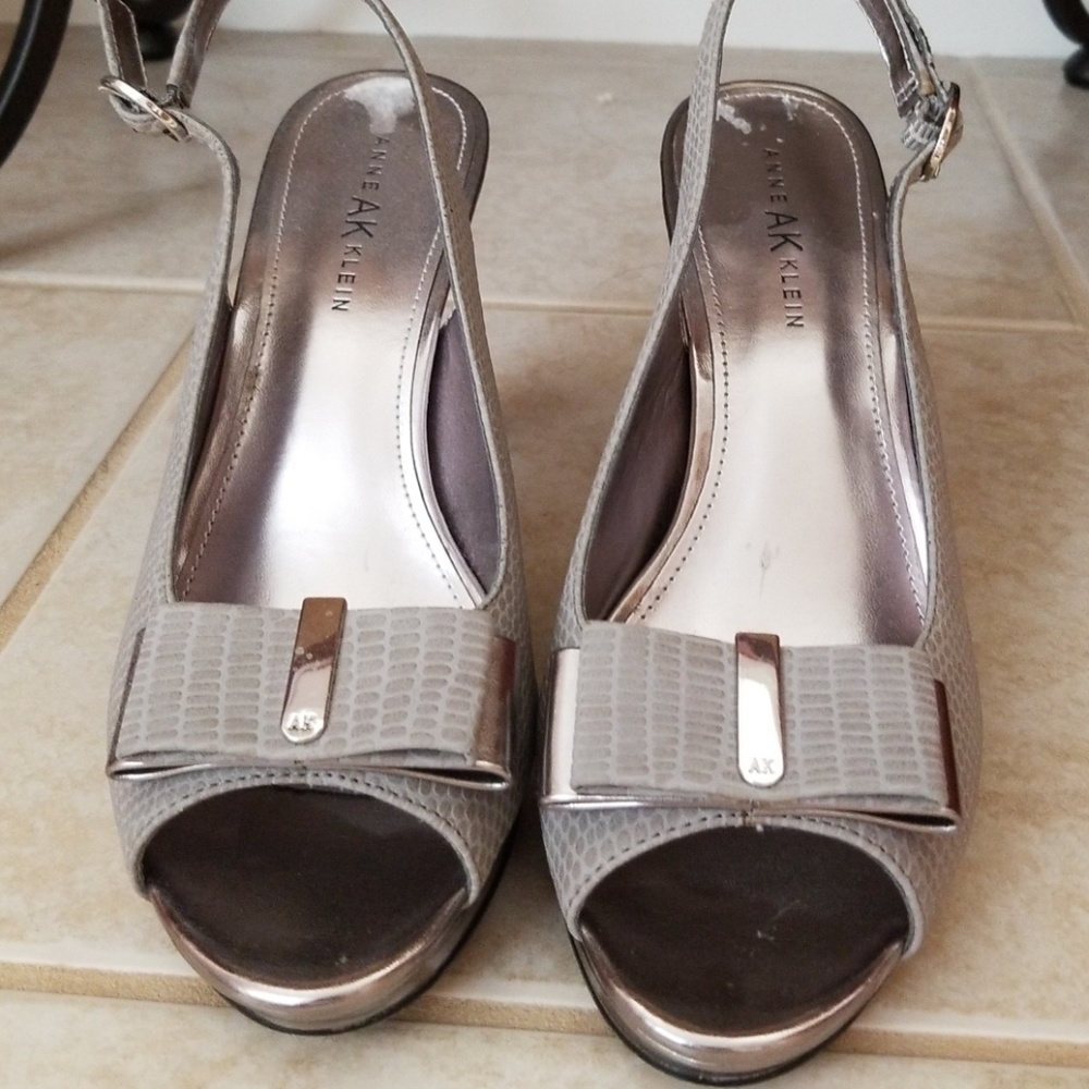 Anne Klein gray heels
